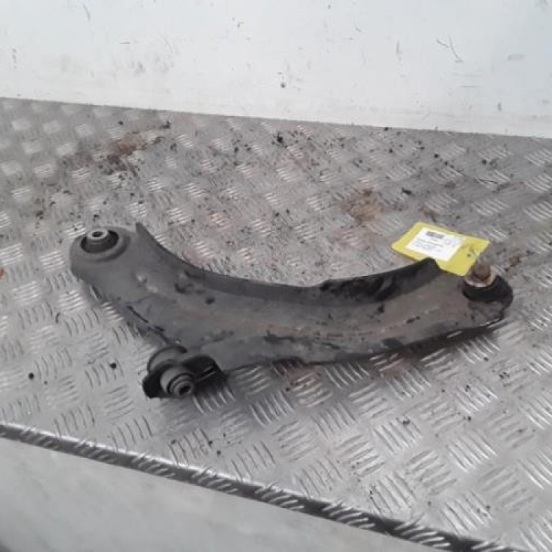 Triangle avant gauche RENAULT CLIO 4 Triangle avant gauche RENAULT CLIO 4