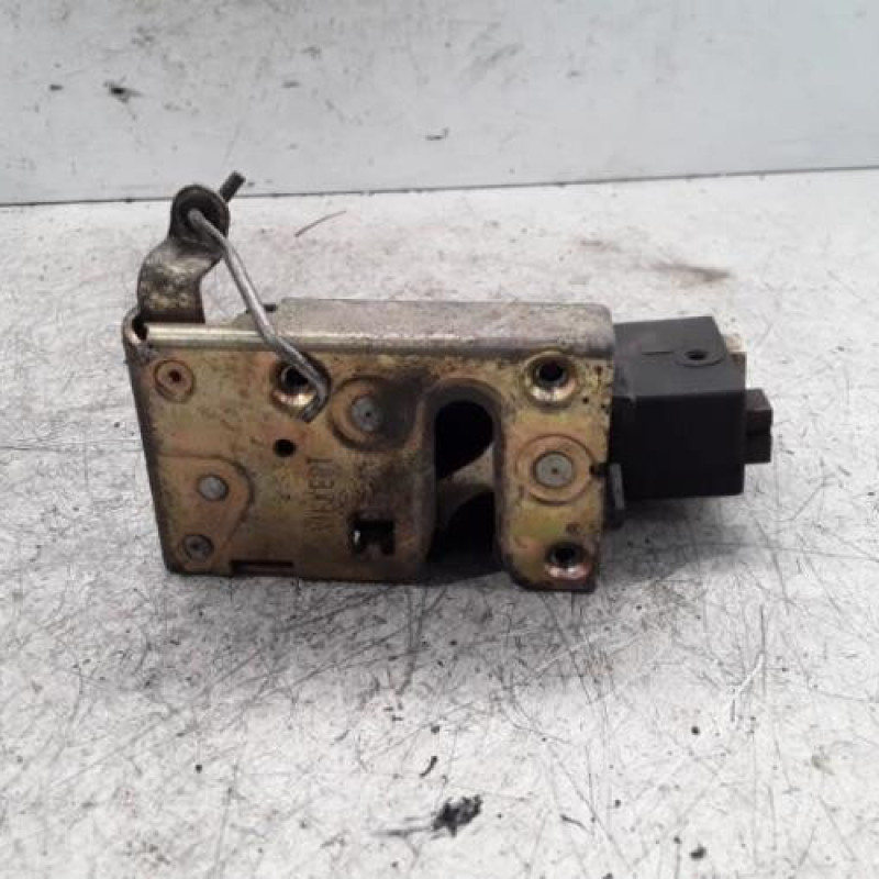 Serrure avant droit CITROEN SAXO
