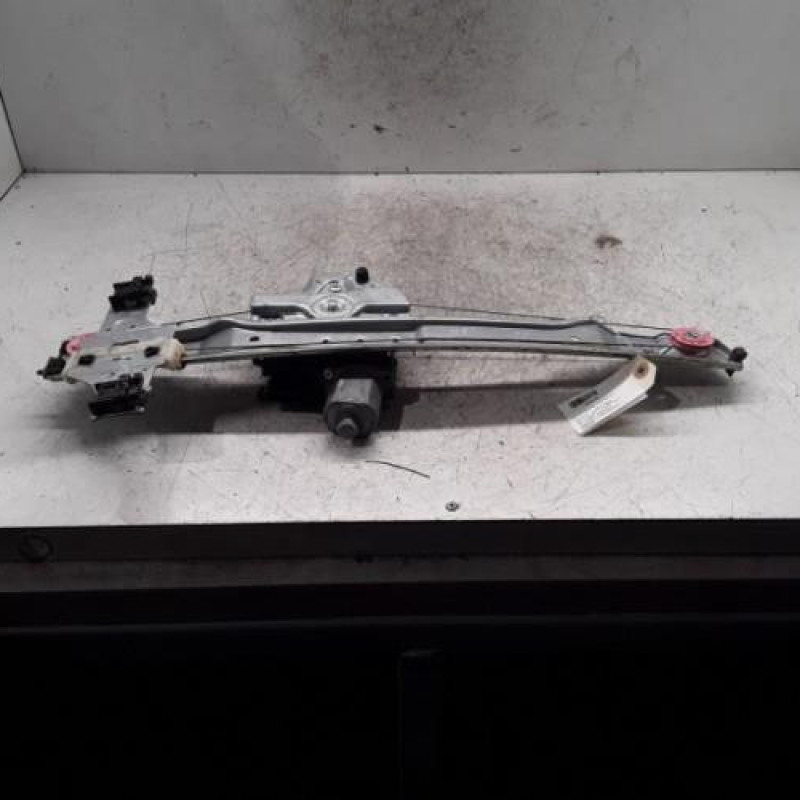 Leve vitre electrique avant gauche PEUGEOT 208 1
