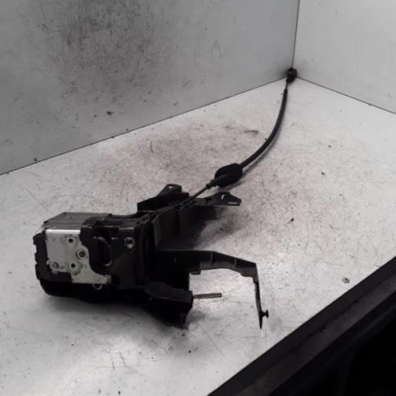 Serrure avant droit FORD FIESTA 5 Serrure avant droit FORD FIESTA 5