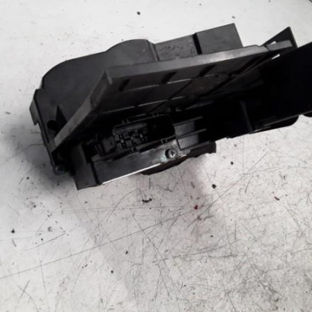Serrure avant droit FORD FIESTA 5