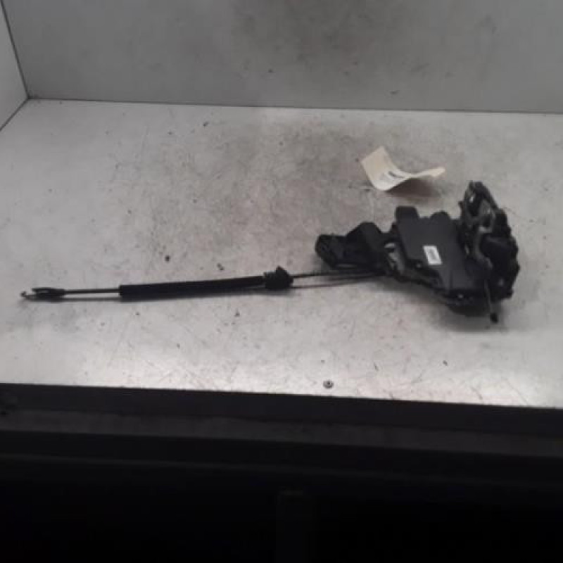 Serrure avant droit VOLKSWAGEN GOLF 4 Serrure avant droit VOLKSWAGEN GOLF 4