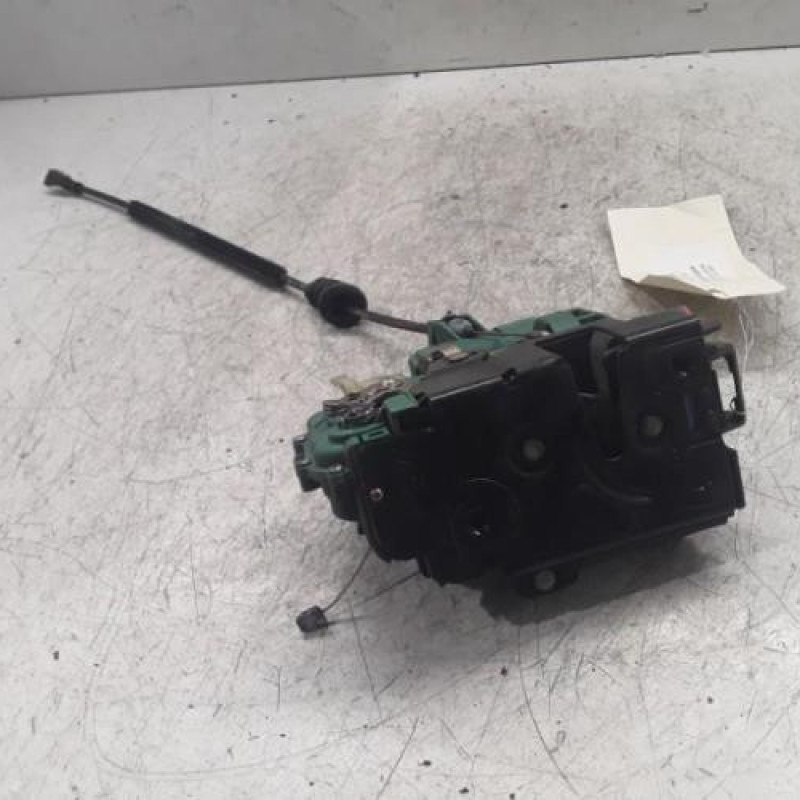 Serrure avant gauche VOLKSWAGEN GOLF 4 Serrure avant gauche VOLKSWAGEN GOLF 4