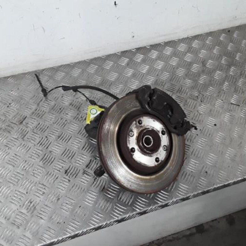 Moyeu avant droit PEUGEOT 208 1 Moyeu avant droit PEUGEOT 208 1