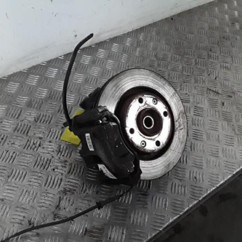 Moyeu avant gauche PEUGEOT 208 1 Moyeu avant gauche PEUGEOT 208 1