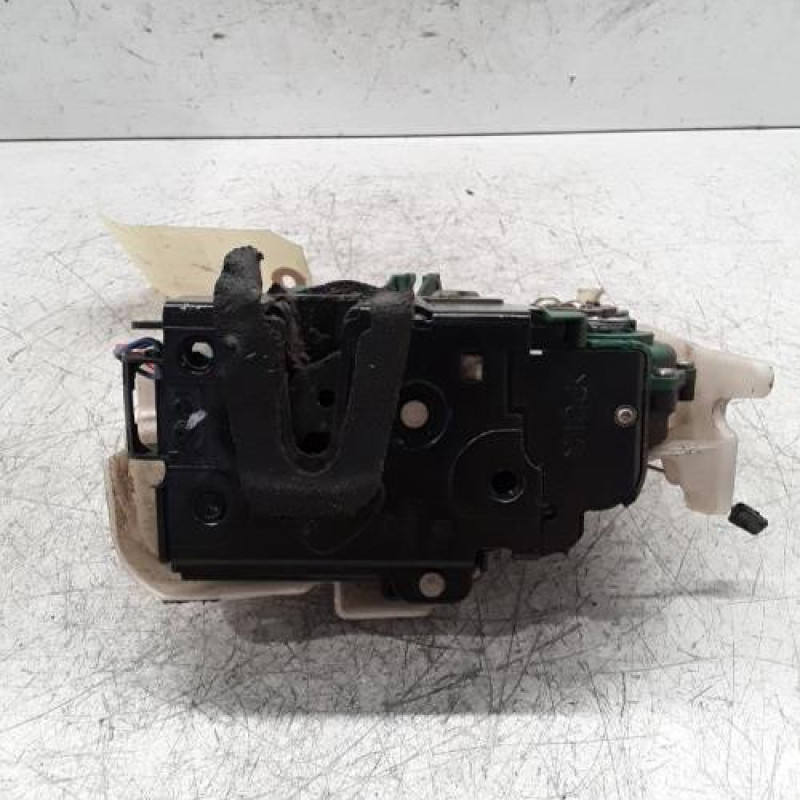Serrure avant droit VOLKSWAGEN POLO 4