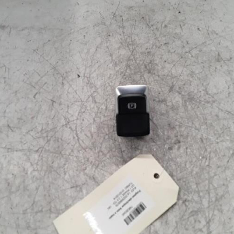 Poignee electrique frein a main AUDI Q3 1