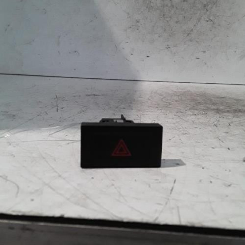 Bouton de warning VOLKSWAGEN TIGUAN 1 Bouton de warning VOLKSWAGEN TIGUAN 1