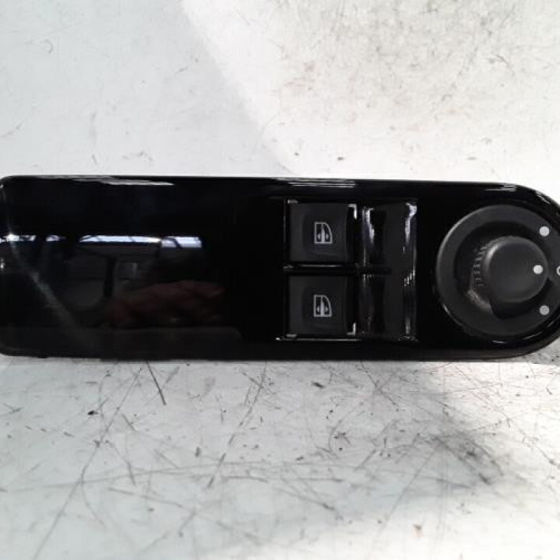 Interrupteur de leve vitre avant gauche RENAULT CLIO 4