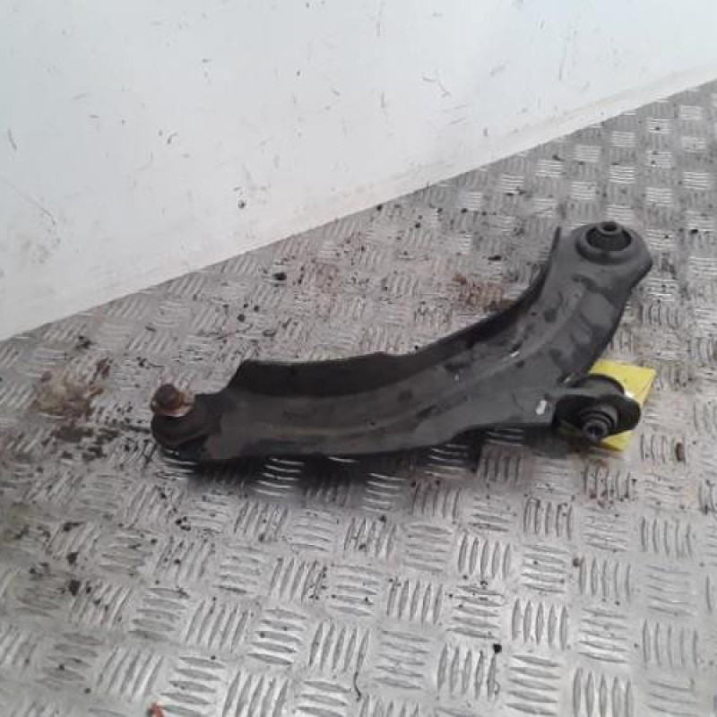 Triangle avant droit RENAULT CLIO 4 Triangle avant droit RENAULT CLIO 4