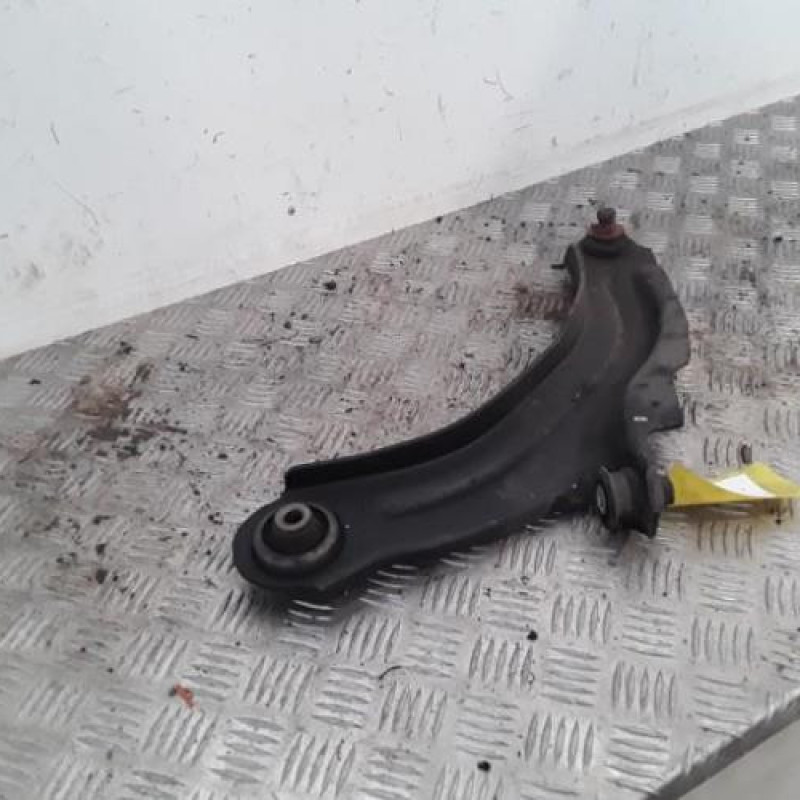 Triangle avant gauche RENAULT CLIO 4 Triangle avant gauche RENAULT CLIO 4