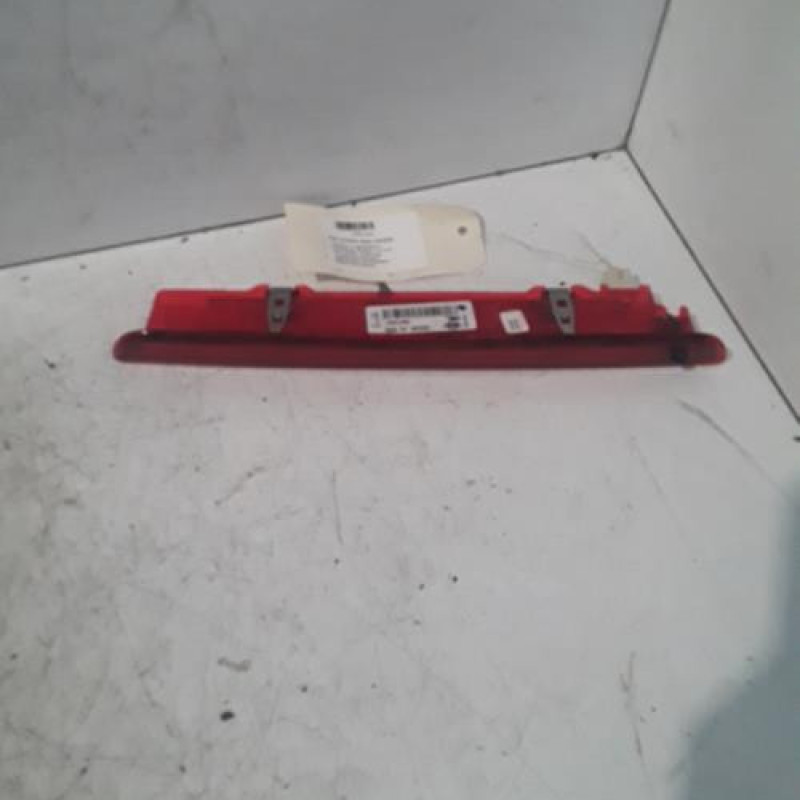 Feu arriere stop central NISSAN QASHQAI 1