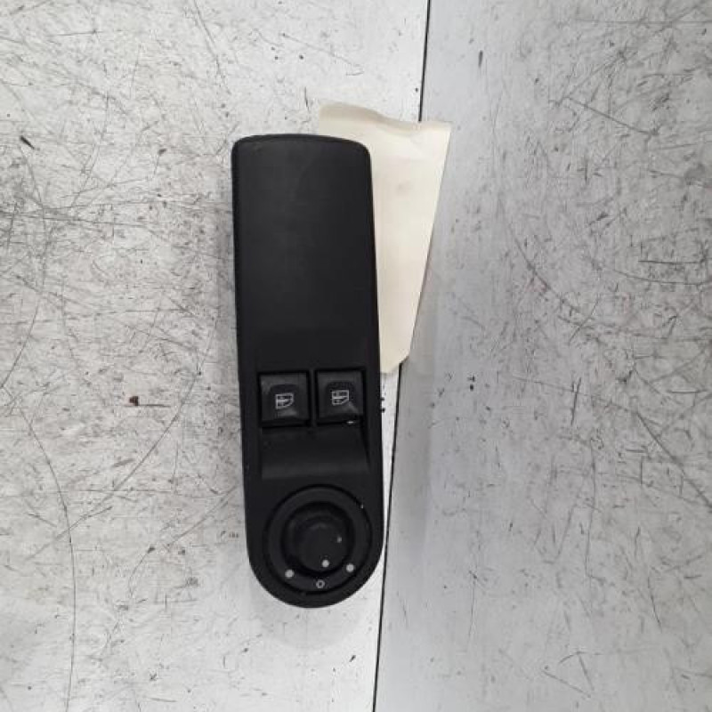 Interrupteur de leve vitre avant gauche RENAULT CLIO 4