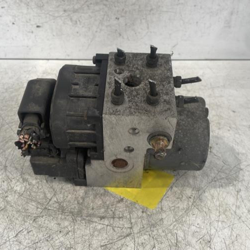 Bloc ABS (freins anti-blocage) TOYOTA YARIS 1