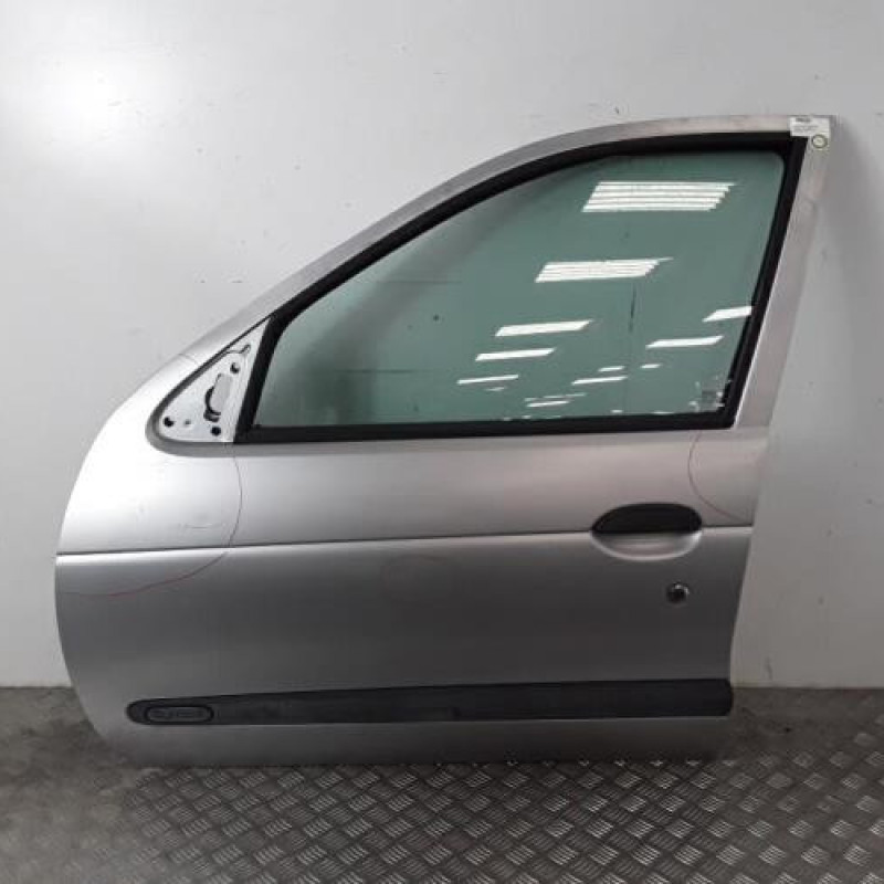 Porte avant gauche RENAULT MEGANE 1