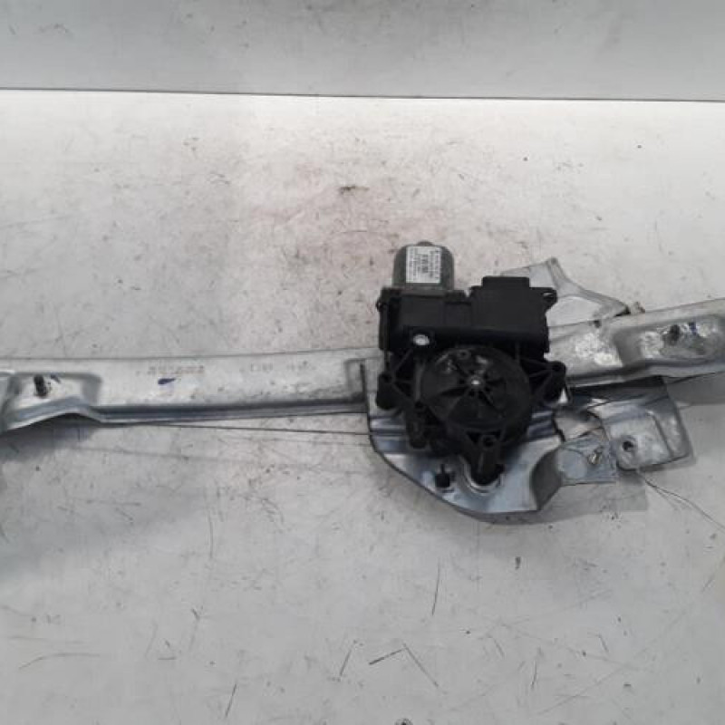 Leve vitre electrique avant droit PEUGEOT 2008 1