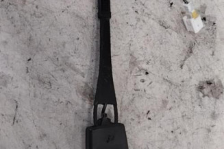 Attache ceinture avant droit PEUGEOT 5008 1