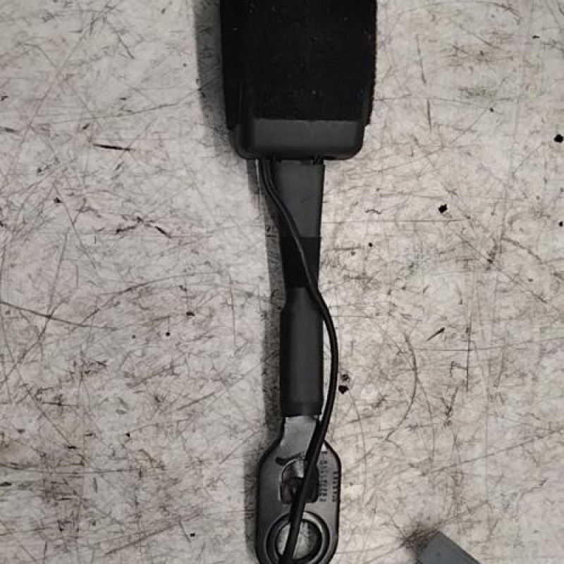 Attache ceinture avant droit PEUGEOT 2008 1