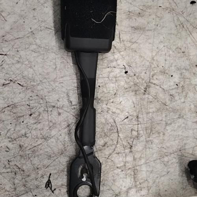 Attache ceinture avant gauche PEUGEOT 2008 1