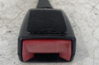 Attache ceinture avant droit PEUGEOT 5008 1