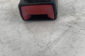 Attache ceinture avant gauche PEUGEOT 5008 1