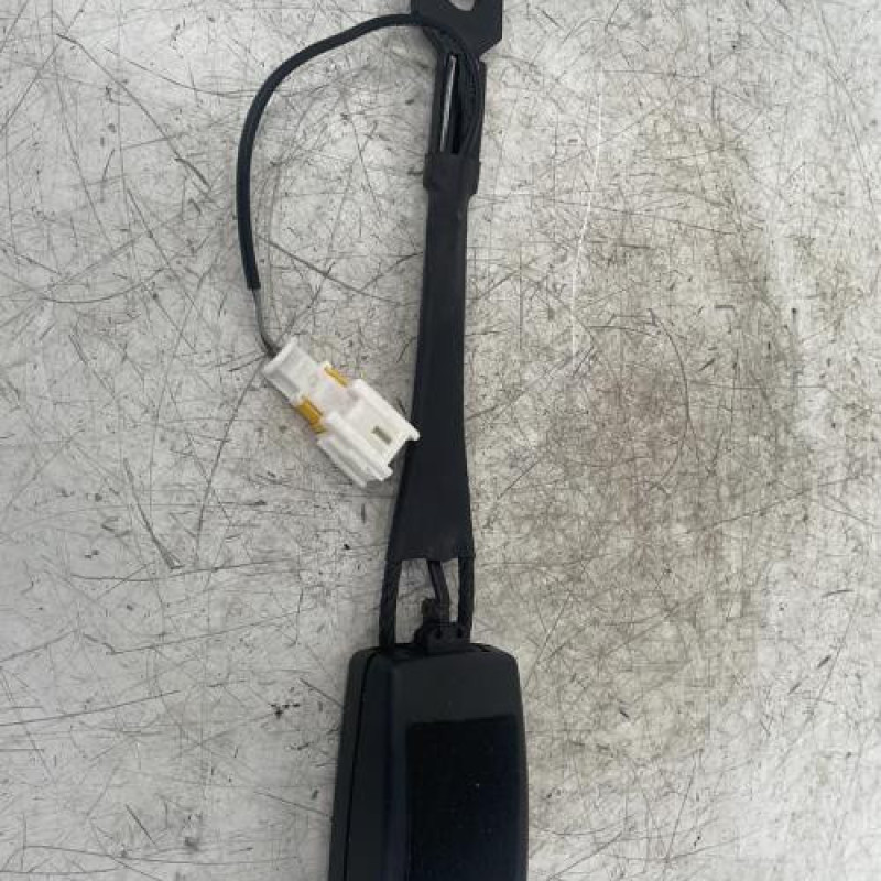 Attache ceinture avant droit PEUGEOT 3008 1