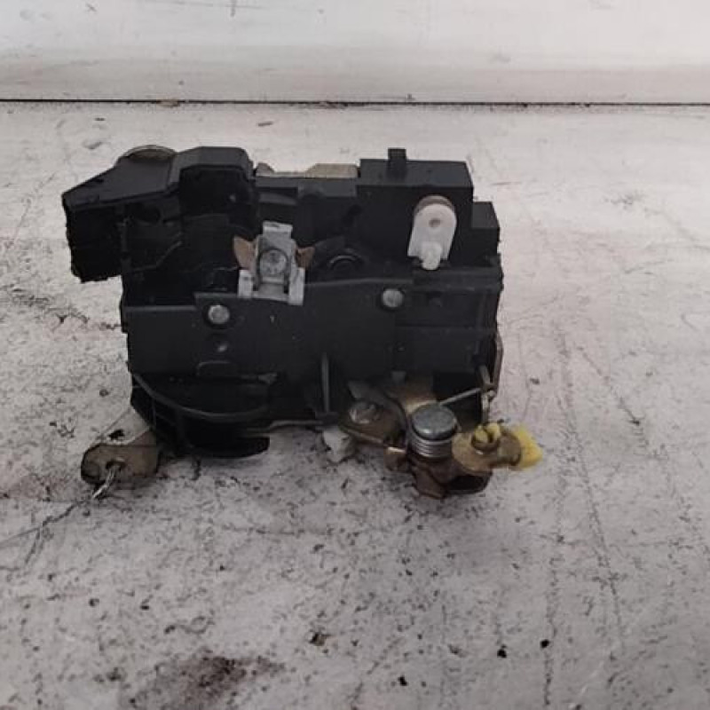 Serrure avant droit RENAULT KANGOO 1 Serrure avant droit RENAULT KANGOO 1