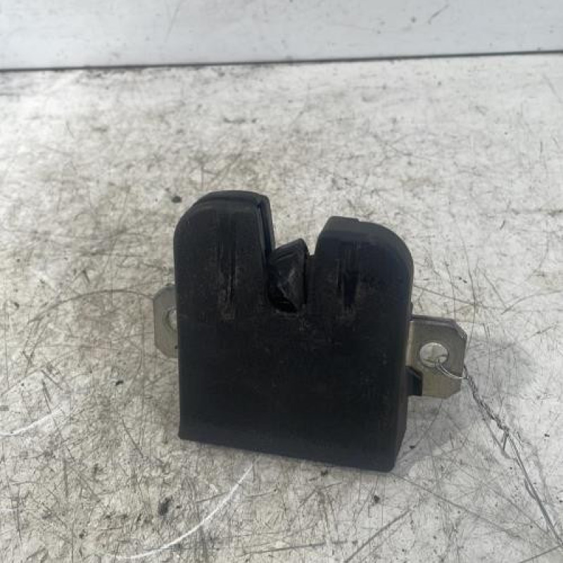 Serrure de coffre VOLKSWAGEN POLO 4 Serrure de coffre VOLKSWAGEN POLO 4