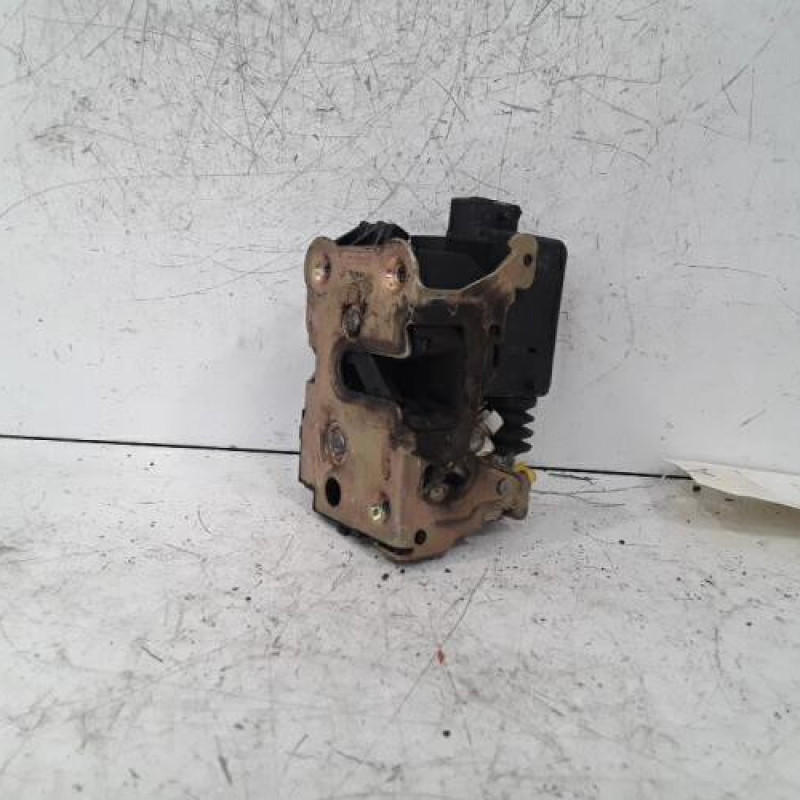 Serrure avant droit RENAULT KANGOO 1 Serrure avant droit RENAULT KANGOO 1