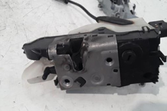 Serrure avant gauche PEUGEOT 208 1