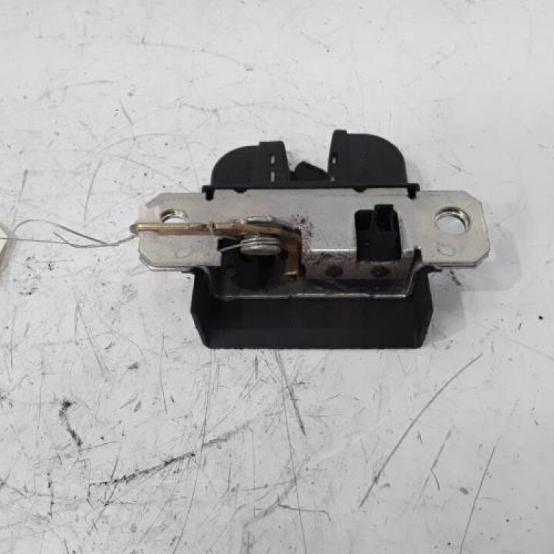 Serrure de coffre VOLKSWAGEN POLO 4 Serrure de coffre VOLKSWAGEN POLO 4