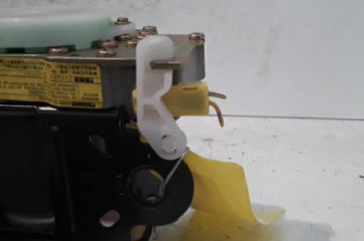 Ceinture avant droit TOYOTA YARIS 1 Photo n°4