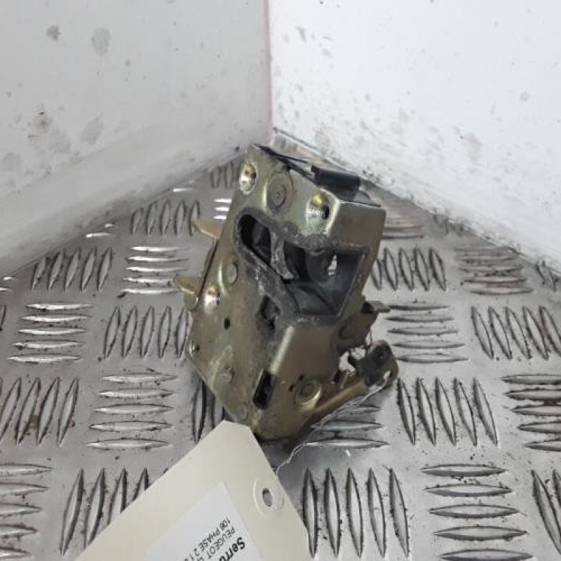 Serrure avant droit PEUGEOT 106
