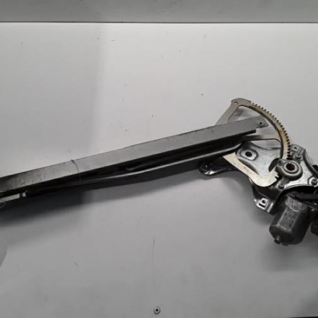 Leve vitre electrique avant gauche TOYOTA YARIS 2 Photo n°1
