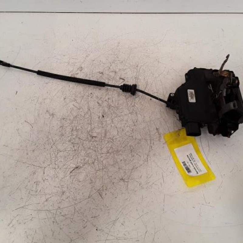 Serrure avant gauche VOLKSWAGEN GOLF 4 Serrure avant gauche VOLKSWAGEN GOLF 4