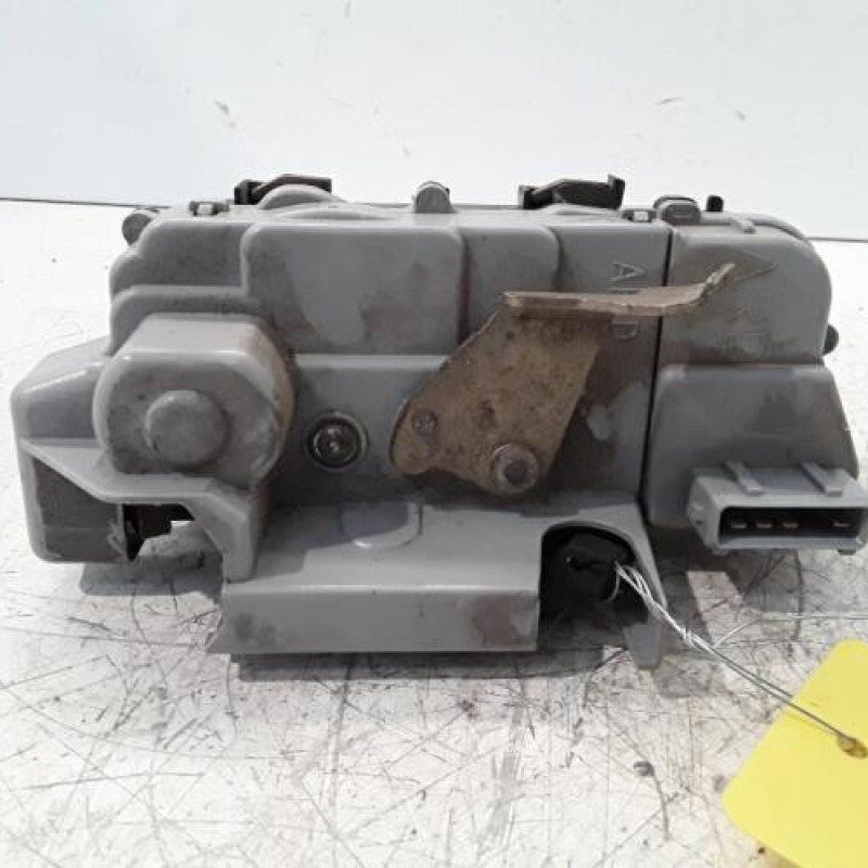 Serrure arriere droit PEUGEOT 306