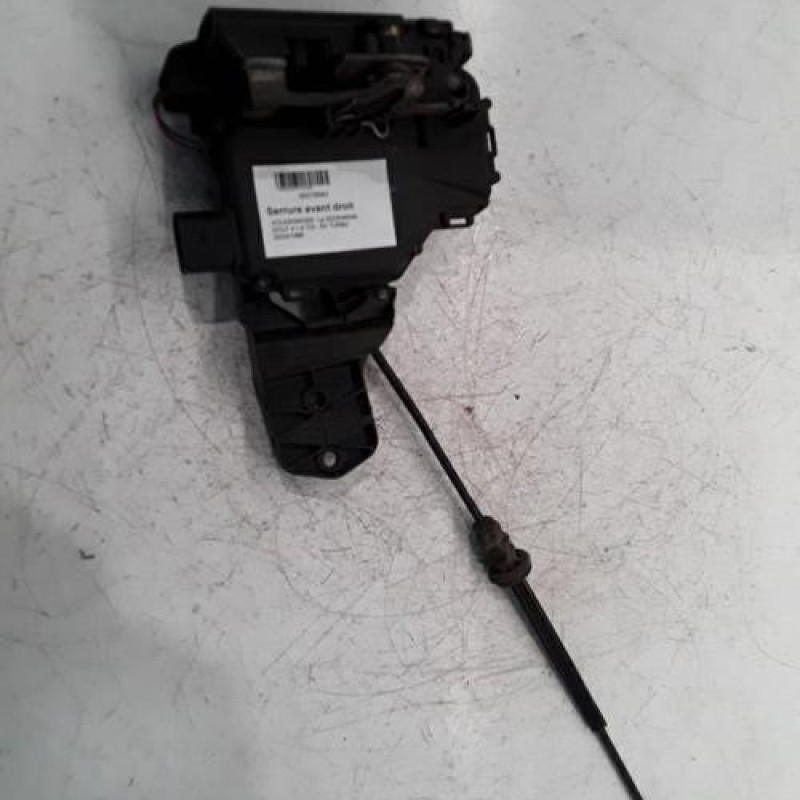Serrure avant droit VOLKSWAGEN GOLF 4 Serrure avant droit VOLKSWAGEN GOLF 4