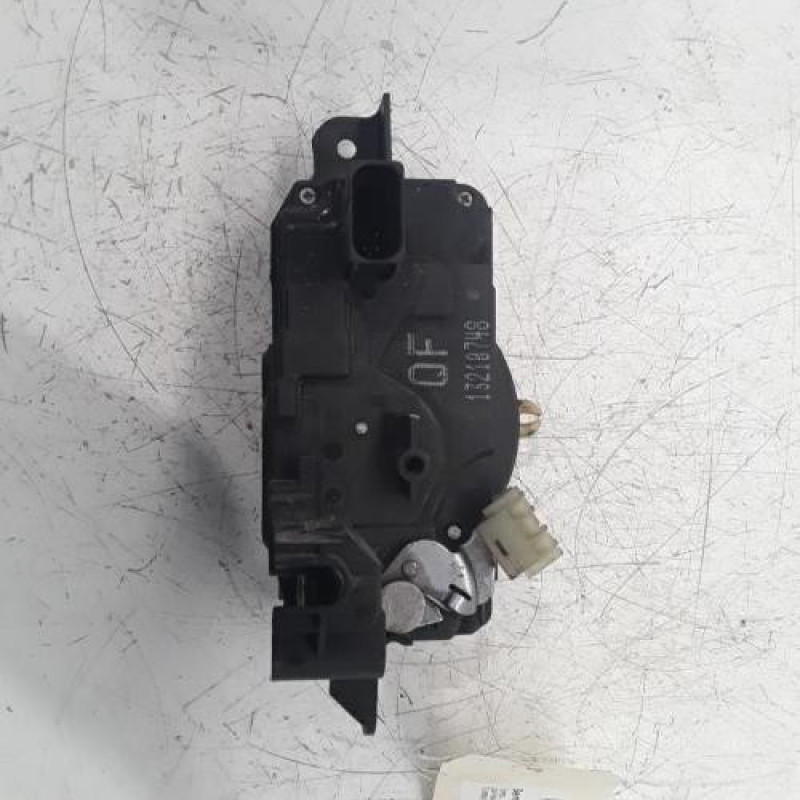 Serrure avant droit OPEL ZAFIRA B