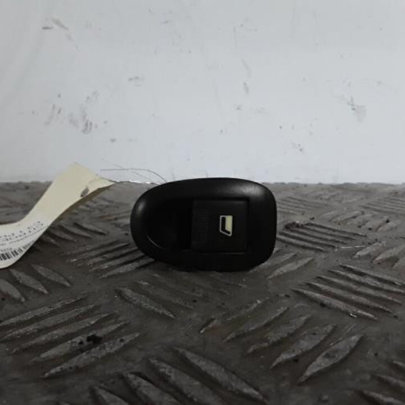 Interrupteur de leve vitre arriere droit CITROEN C3 1