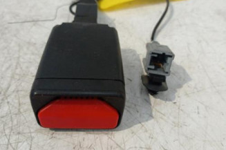Attache ceinture avant gauche PEUGEOT 208 1