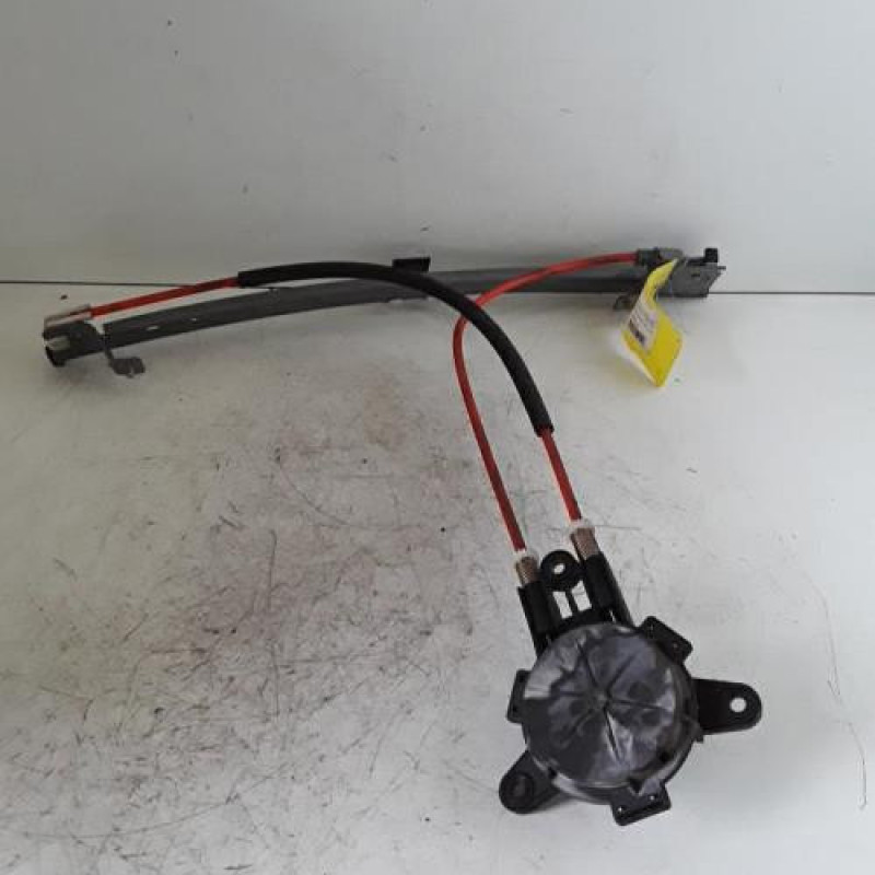 Leve vitre mecanique avant droit PEUGEOT 106