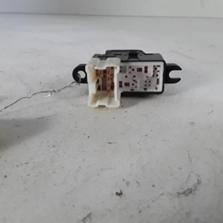 Interrupteur de leve vitre avant droit NISSAN MICRA 3