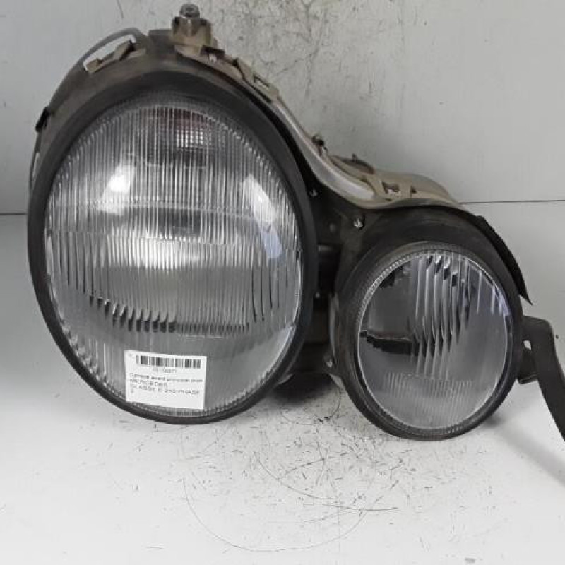 Optique avant principal droit (feux)(phare) MERCEDES CLASSE E 210