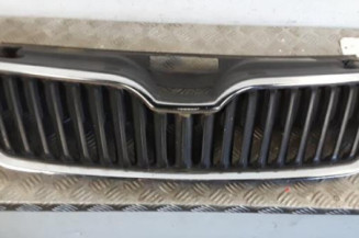 Calandre SKODA RAPID Photo n°1