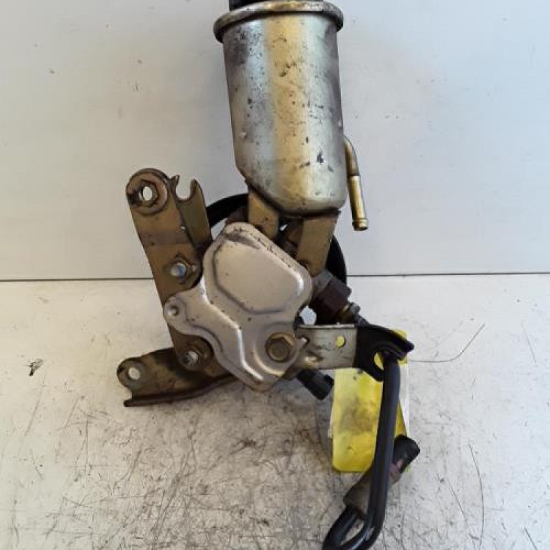 Pompe de direction TOYOTA YARIS 1
