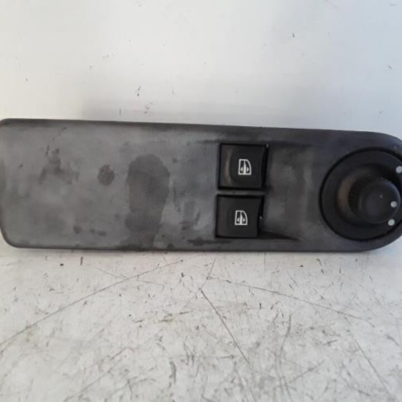 Interrupteur de leve vitre avant gauche RENAULT CLIO 4