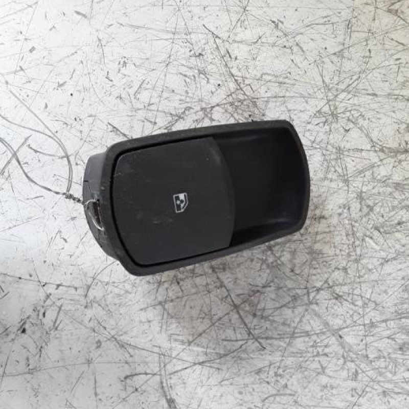 Interrupteur de leve vitre avant droit OPEL CORSA D