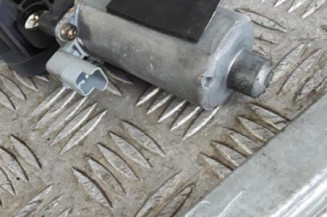 Leve vitre electrique arriere gauche PEUGEOT 406 Photo n°4