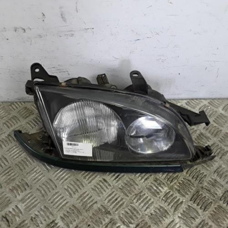 Optique avant principal droit (feux)(phare) TOYOTA AVENSIS 1