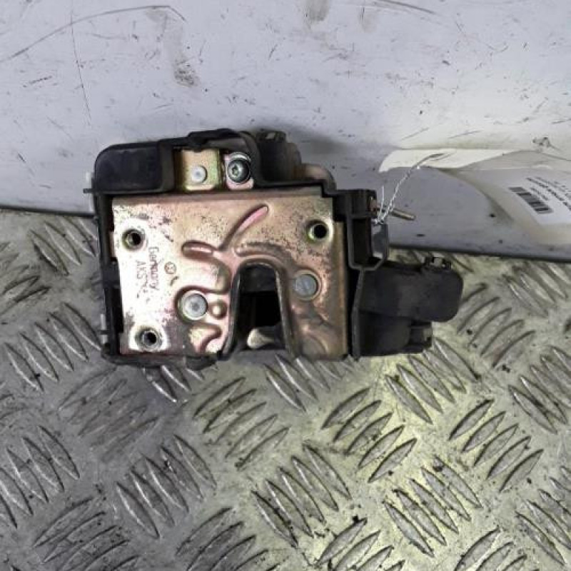 Serrure arriere gauche VOLKSWAGEN POLO 3